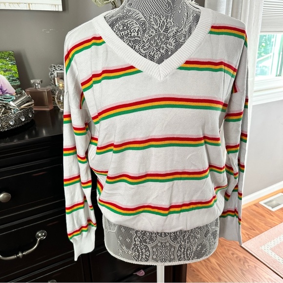 Levi’s Retro Stripe Normcore V-Neck Sweater White Multicolor Long Sleeve Medium - Picture 2 of 13